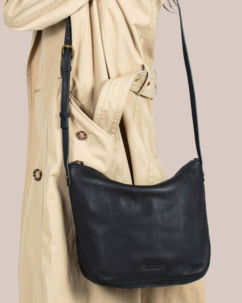 Dayton Crossbody - black lifestyle