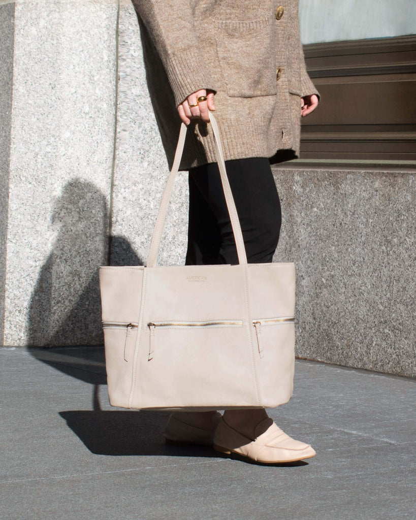 Erie Tote Brandy - lifestyle