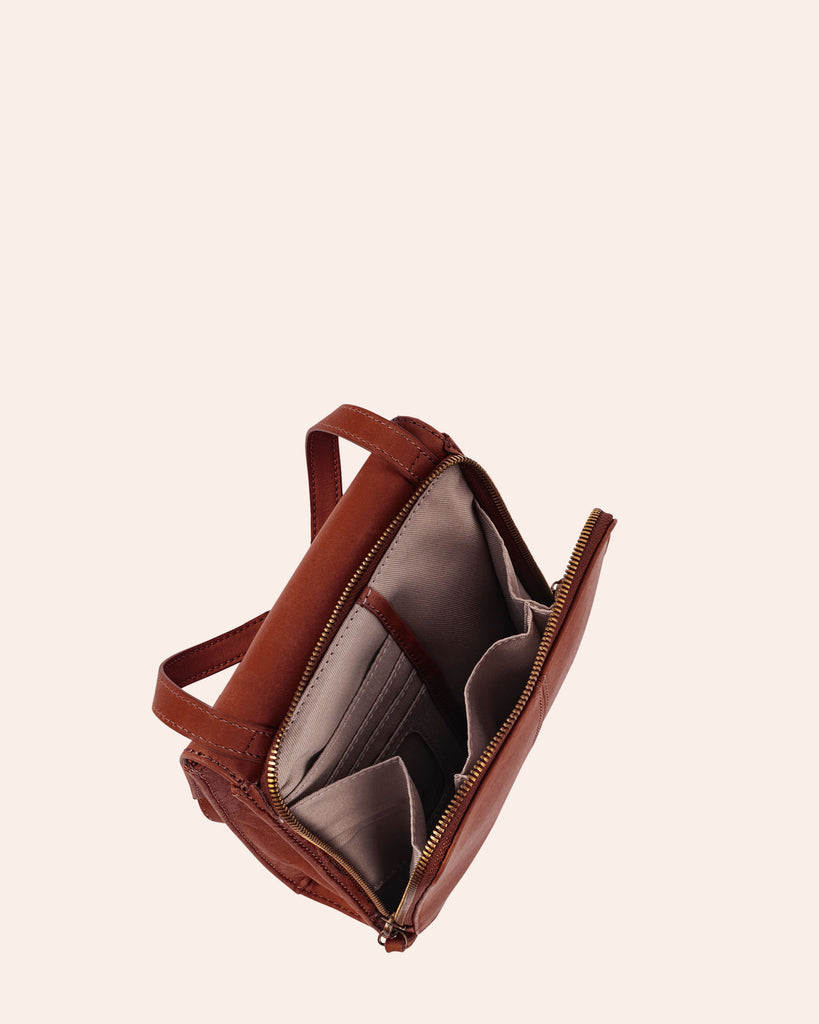 Kansas Crossbody - interior funtionality