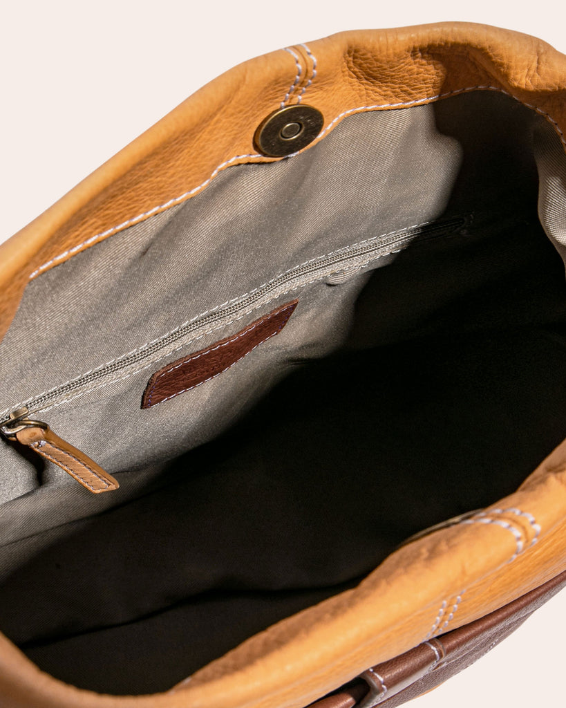 American Leather Co. Logan Convertible Hobo Stone - inside functionality