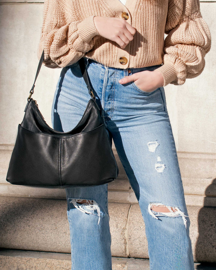 Marion Hobo Black - lifestyle
