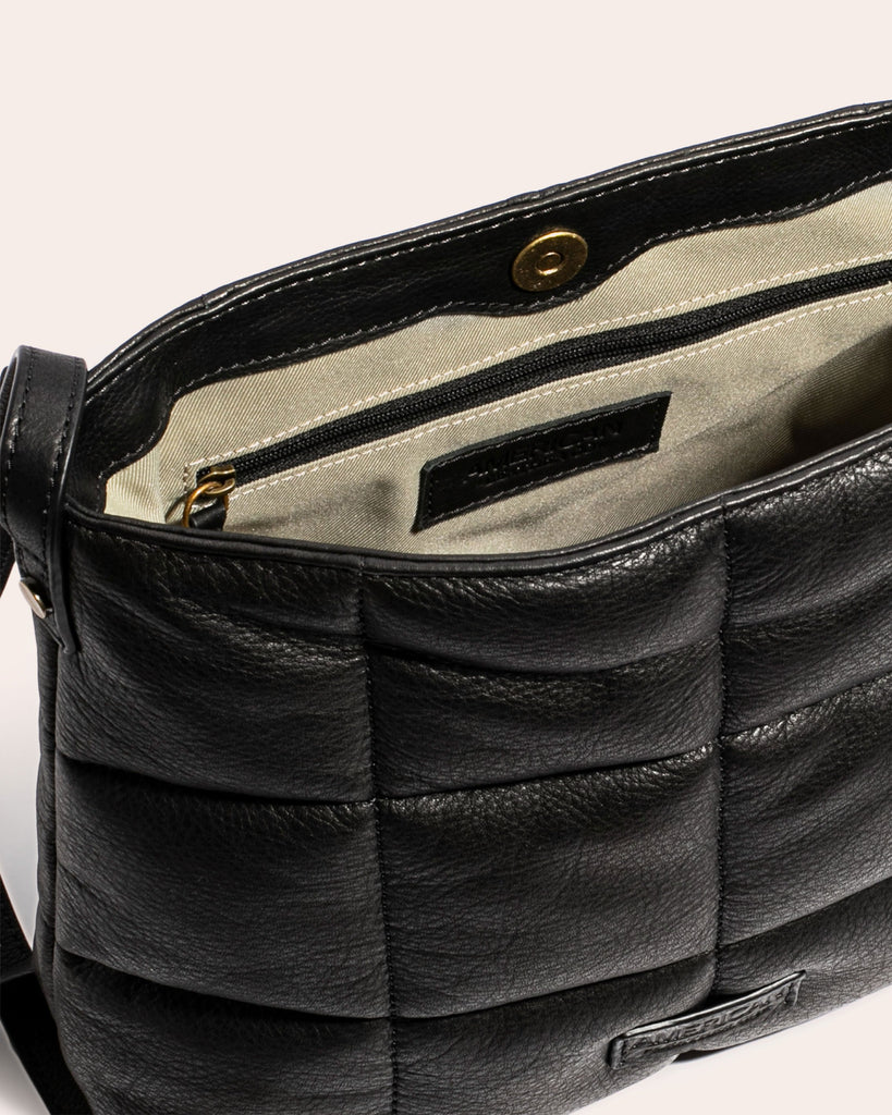 American Leather Co. Stella Quilted Crossbody Black - inside functionality